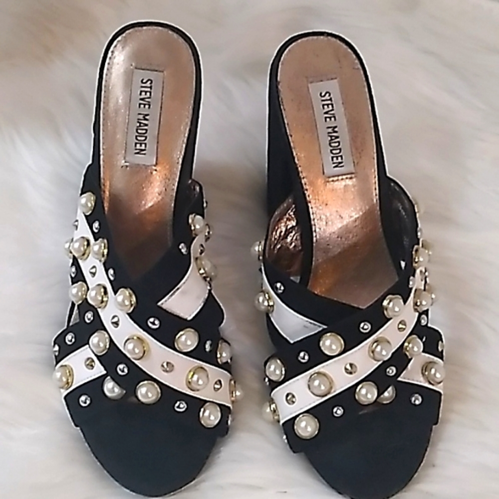 Steve Madden 8.5 Nubuck Pearl & Gold Accent Slip Ons